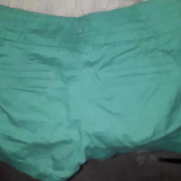 Woman's dynamite short shorts - Picture 6 of 7